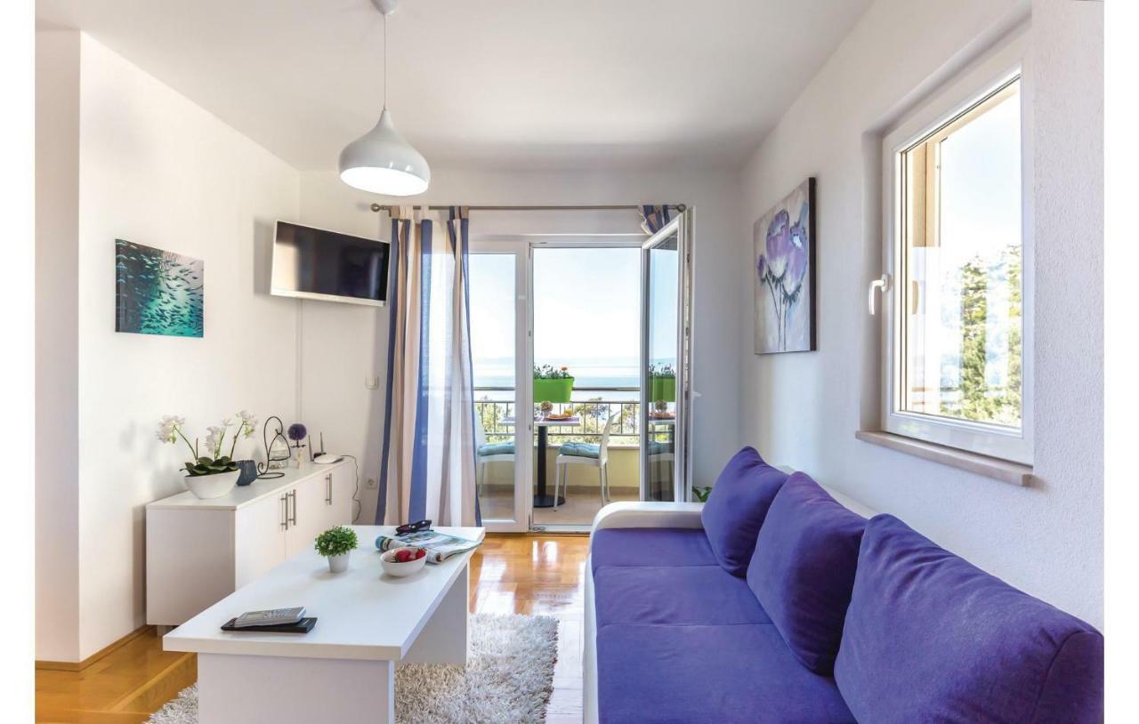 2 Bedroom Cozy Apartment In Макарська Екстер'єр фото